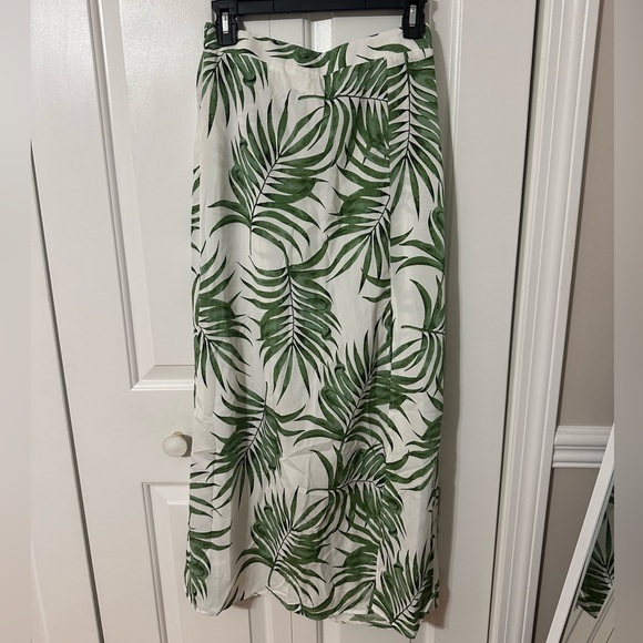 SHEIN Women’s Solid Cami Top and Tropical Split Skirt - Picture 5 of 12